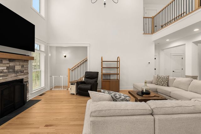 534 Country Club Dr, Dickson, TN 37055