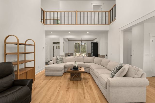 534 Country Club Dr, Dickson, TN 37055