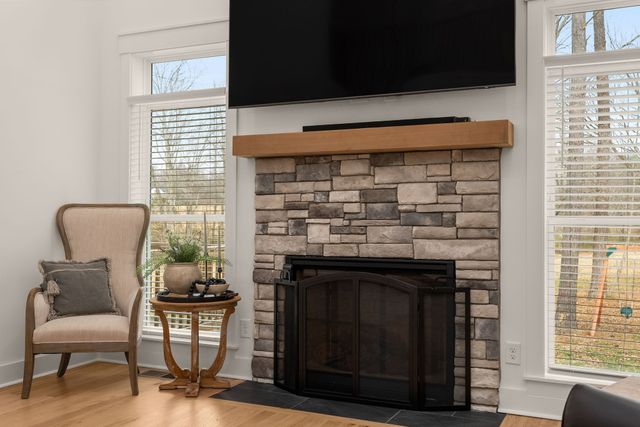 534 Country Club Dr, Dickson, TN 37055