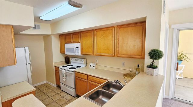 1040 VILLAGIO CIRCLE 201, Sarasota, FL 34237