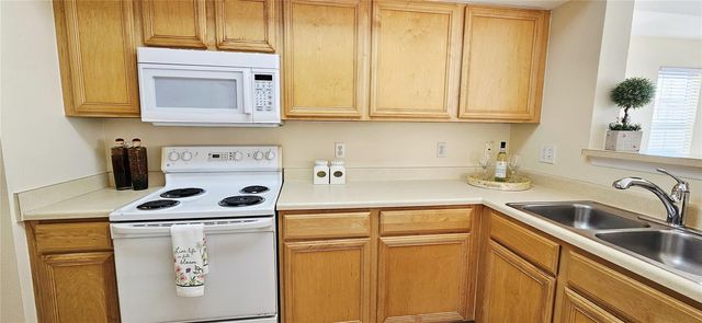 1040 VILLAGIO CIRCLE 201, Sarasota, FL 34237