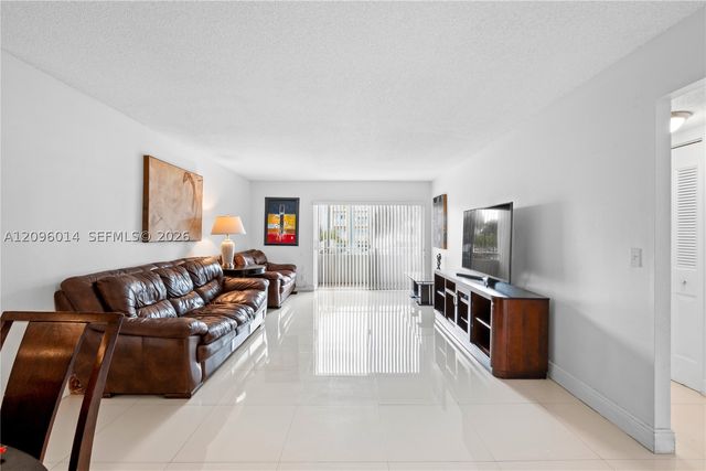 7747 SW 86th St D-210, Miami, FL 33143