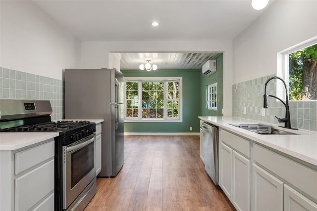 1176 Graham ST, Austin, TX 78702