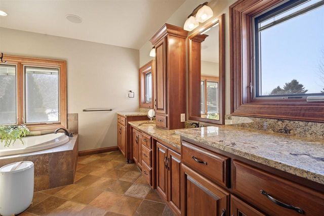 W4348 NIAGARA LANE, Fond Du Lac, WI 54937