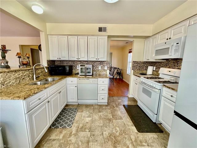 3580 Riders LN, Virginia Beach, VA 23453