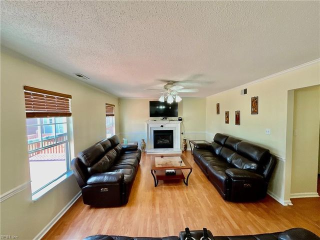 3580 Riders LN, Virginia Beach, VA 23453