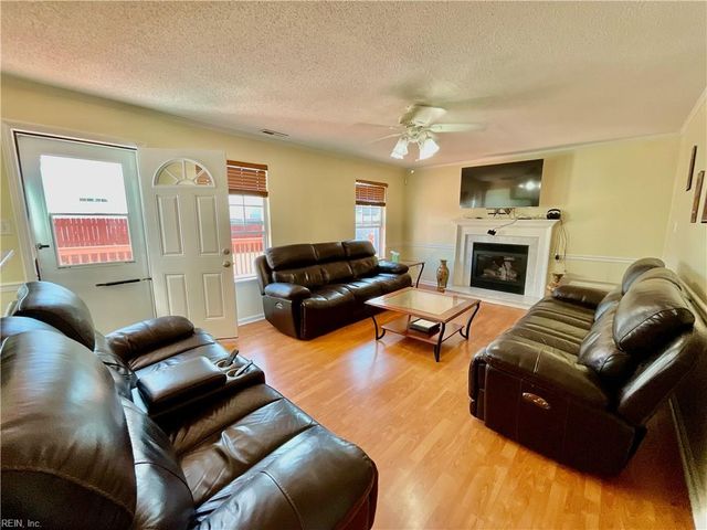 3580 Riders LN, Virginia Beach, VA 23453