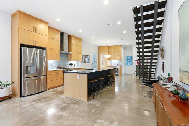 130 Clay, San Antonio, TX 78204