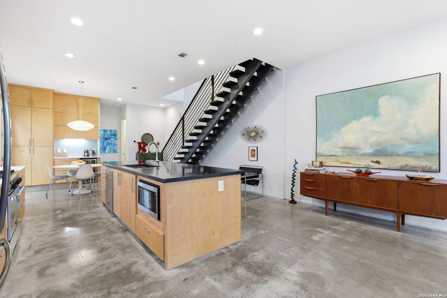 130 Clay, San Antonio, TX 78204