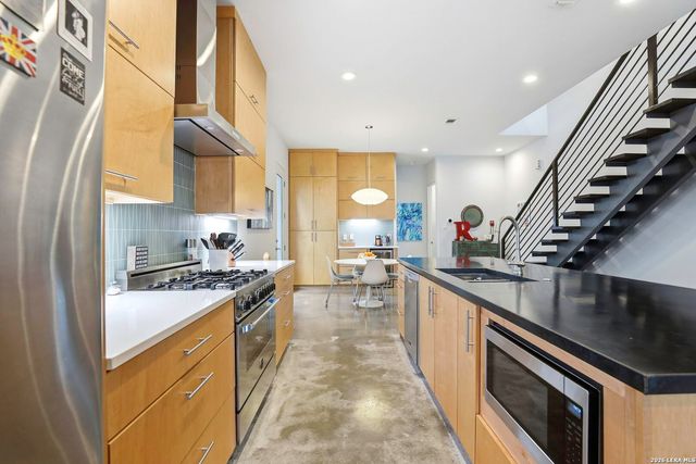 130 Clay, San Antonio, TX 78204