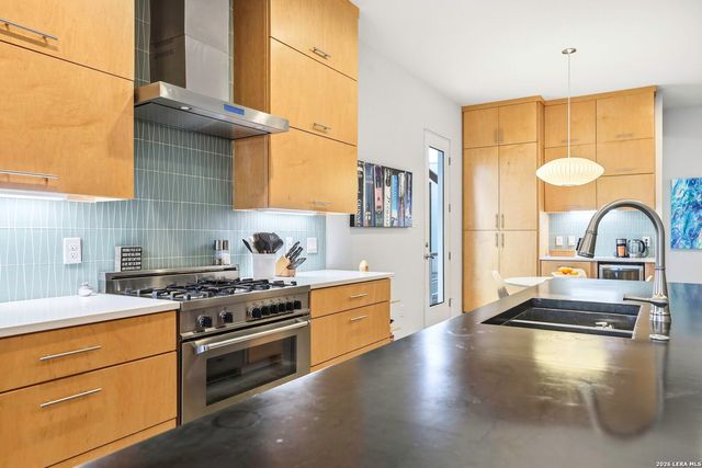 130 Clay, San Antonio, TX 78204