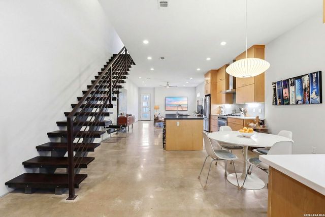 130 Clay, San Antonio, TX 78204