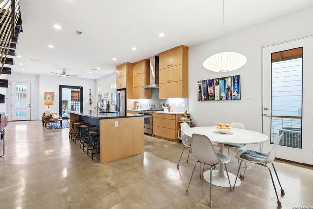 130 Clay, San Antonio, TX 78204