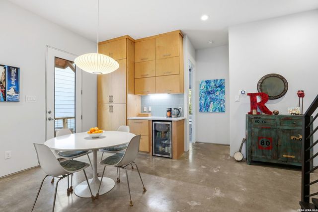 130 Clay, San Antonio, TX 78204