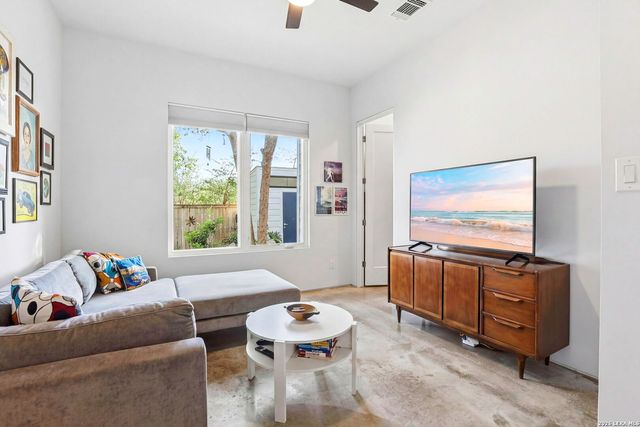 130 Clay, San Antonio, TX 78204