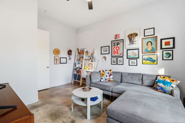 130 Clay, San Antonio, TX 78204