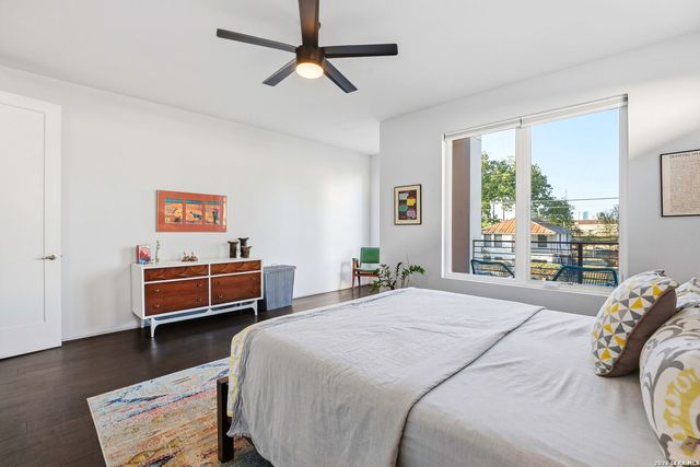 130 Clay, San Antonio, TX 78204