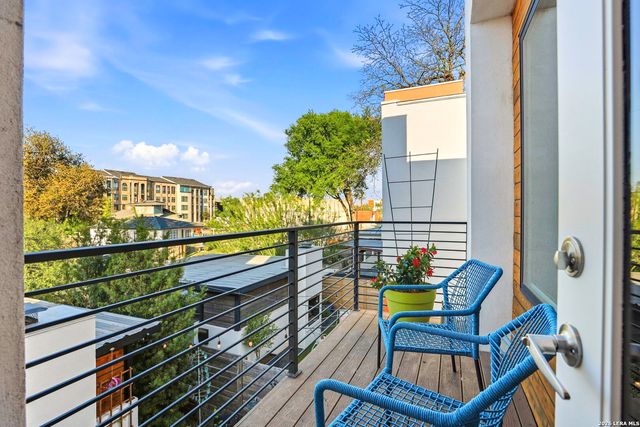 130 Clay, San Antonio, TX 78204