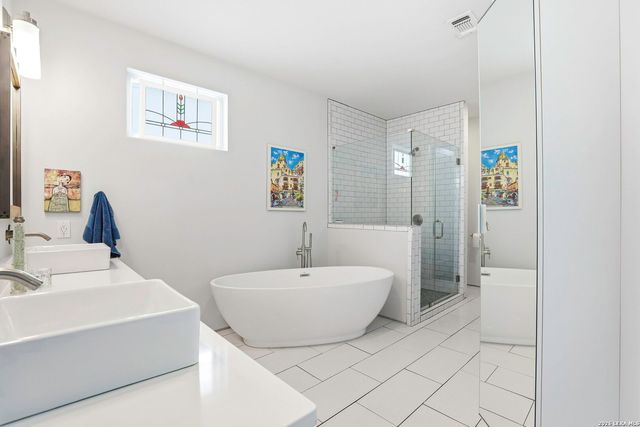 130 Clay, San Antonio, TX 78204