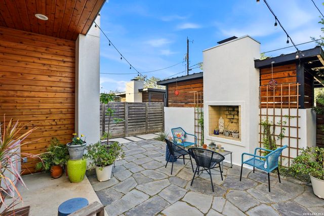 130 Clay, San Antonio, TX 78204