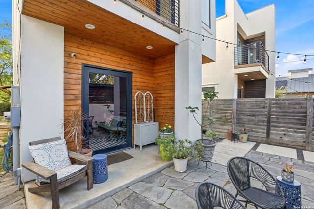 130 Clay, San Antonio, TX 78204