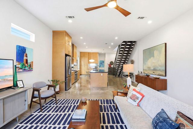 130 Clay, San Antonio, TX 78204