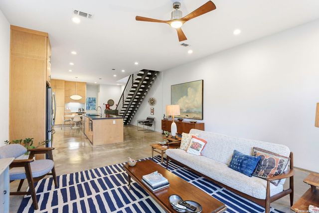 130 Clay, San Antonio, TX 78204