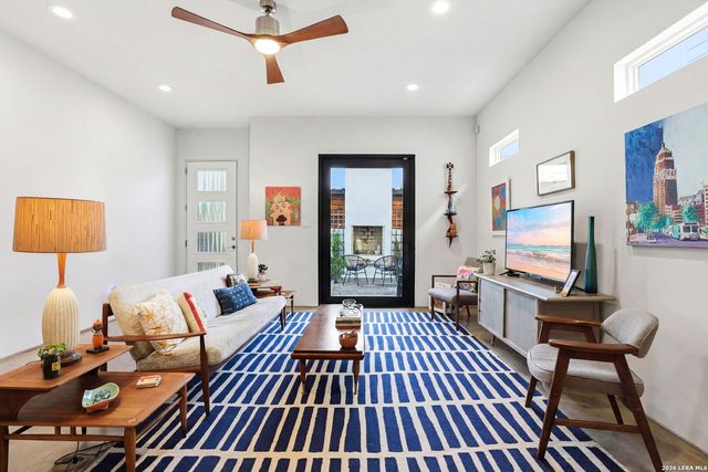 130 Clay, San Antonio, TX 78204