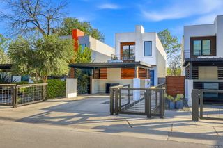 130 Clay, San Antonio, TX 78204