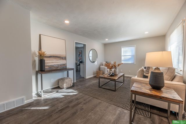 3812 Emiline Street, Bellevue, NE 68147