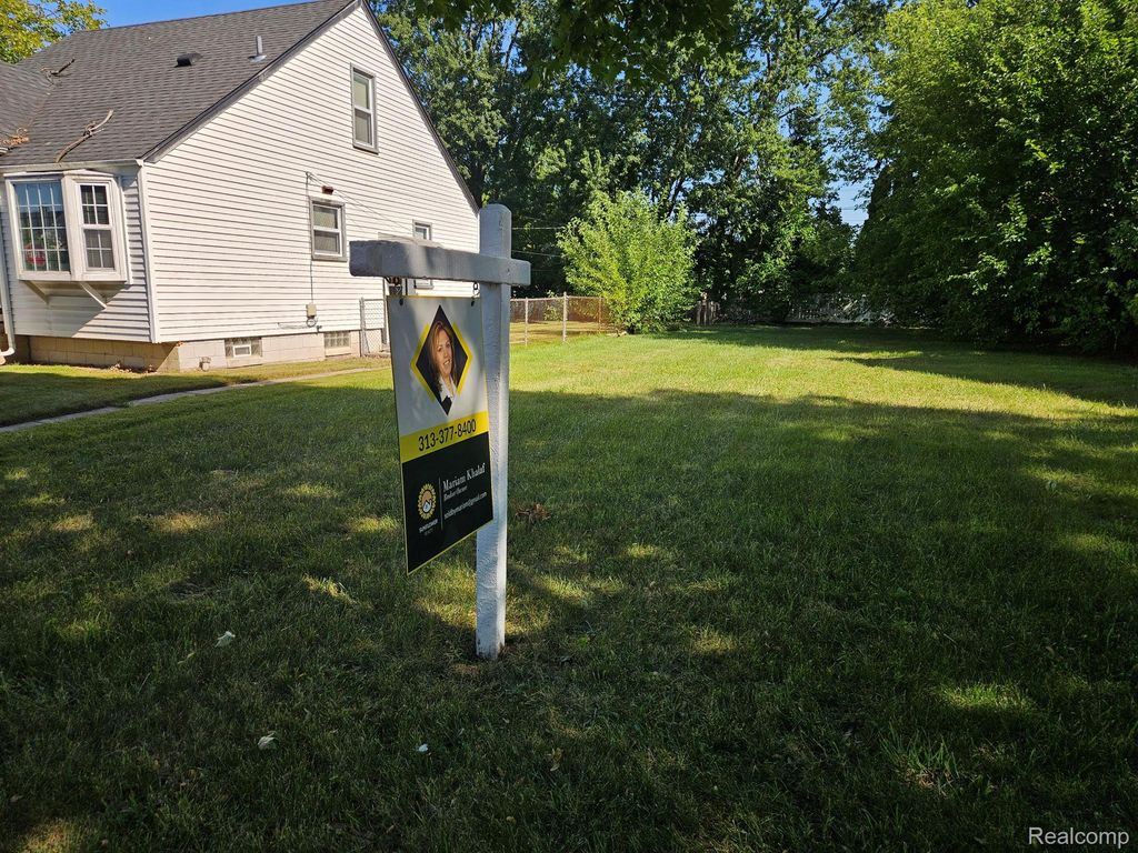 20738 Carlysle Street, Dearborn, MI 48124