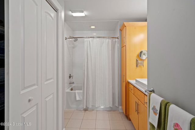 17 Chapel Street APT 402, Albany, NY 12210