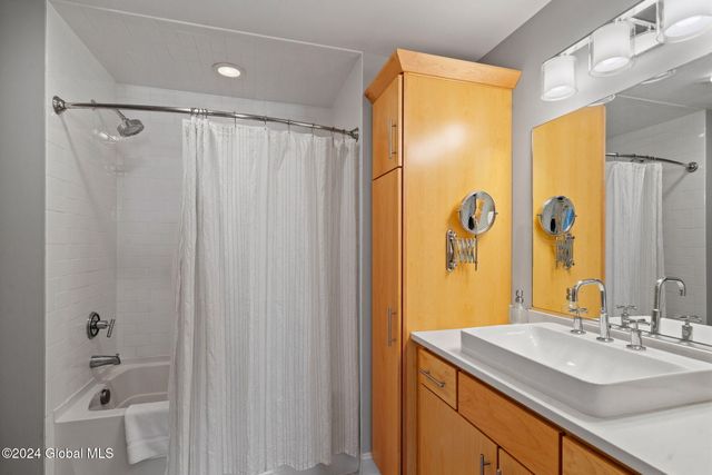 17 Chapel Street APT 402, Albany, NY 12210