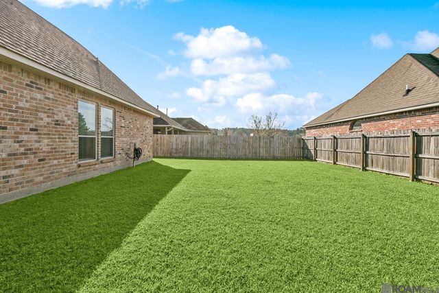 34113 Spring Lake Dr, Walker, LA 70785