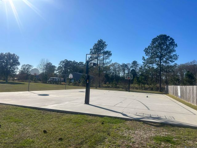 34113 Spring Lake Dr, Walker, LA 70785