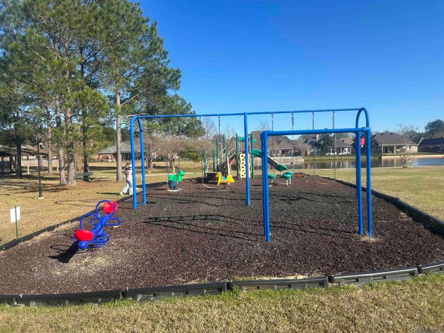 34113 Spring Lake Dr, Walker, LA 70785