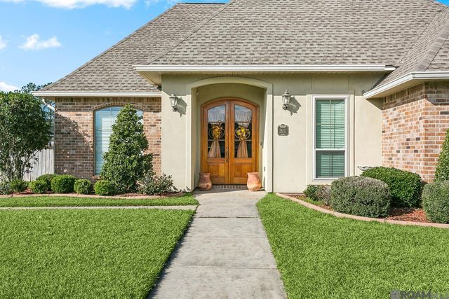 34113 Spring Lake Dr, Walker, LA 70785