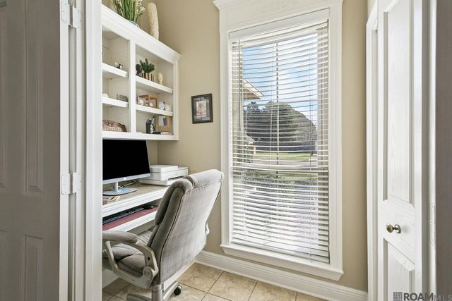 34113 Spring Lake Dr, Walker, LA 70785