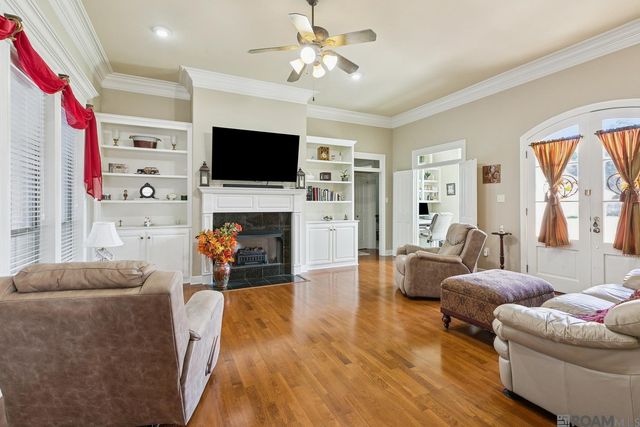 34113 Spring Lake Dr, Walker, LA 70785