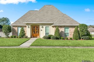 34113 Spring Lake Dr, Walker, LA 70785