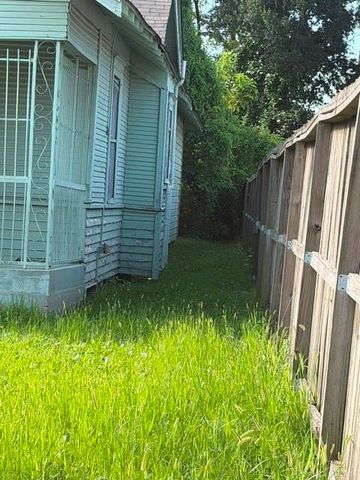 909 W Little York Road, Houston, TX 77091
