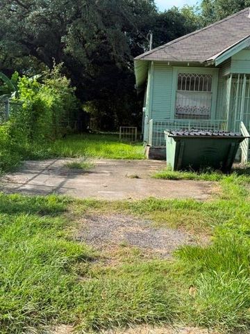 909 W Little York Road, Houston, TX 77091