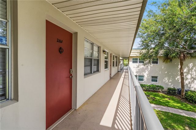 47 Vista Gardens Trail 203, Vero Beach, FL 32962