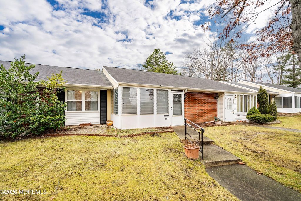 53C Cambridge Court, Lakewood, NJ 08701