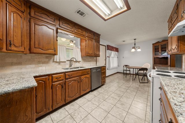 4121 Tokio Road, West, TX 76691