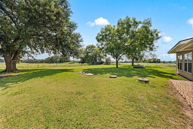 4121 Tokio Road, West, TX 76691