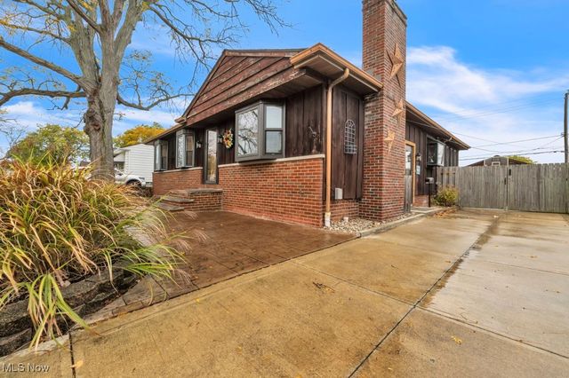 10620 Aaron Drive, Parma, OH 44130