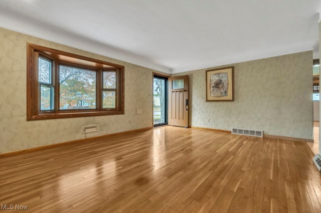 10620 Aaron Drive, Parma, OH 44130