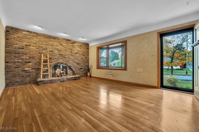 10620 Aaron Drive, Parma, OH 44130