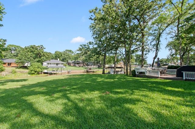 120 Los Peces, Gun Barrel City, TX 75156